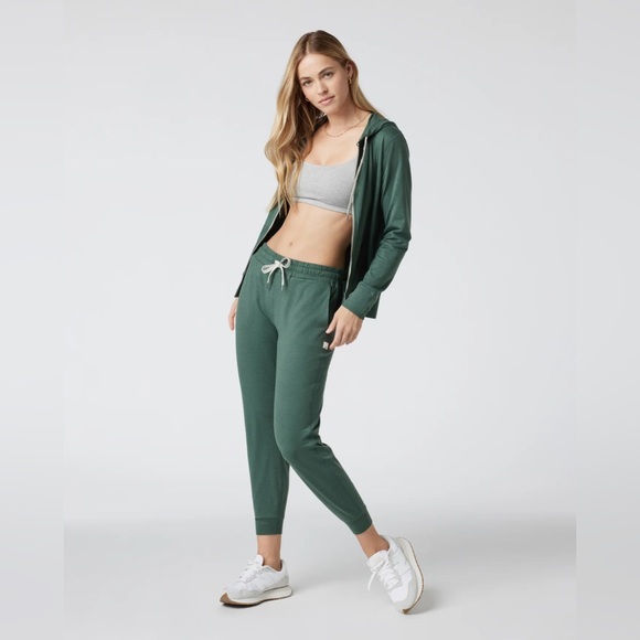 Vuori Pants - Vuori Performance Jogger in Marsh Heather size Small Women’s
